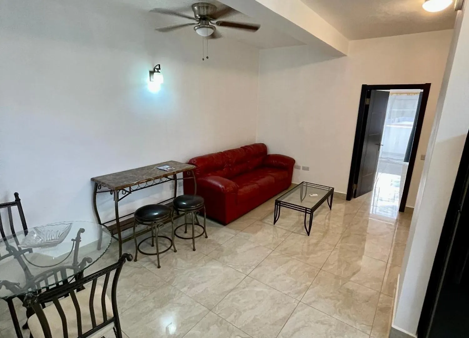 Blue Star Apartments & Hotel Lance aux Epines Homestay
