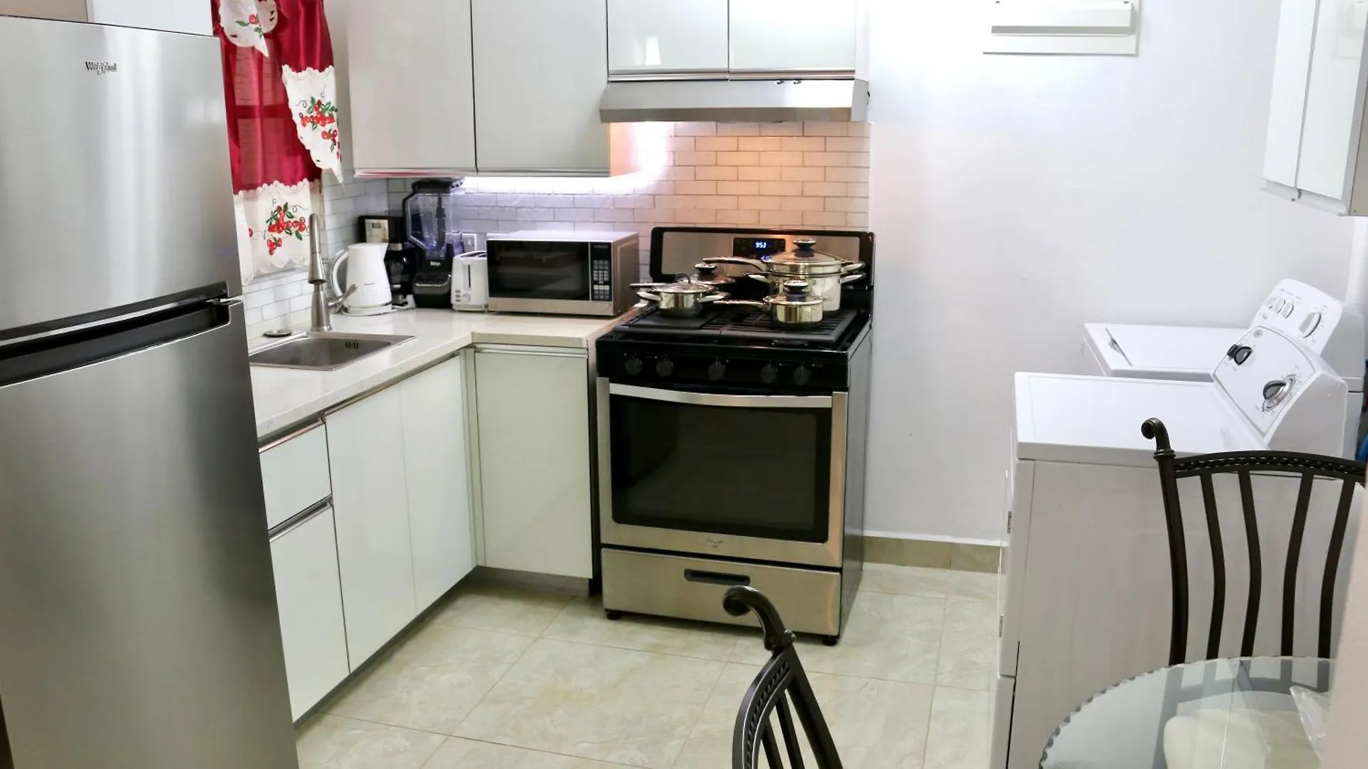 Blue Star Apartments & Hotel Lance aux Epines Homestay